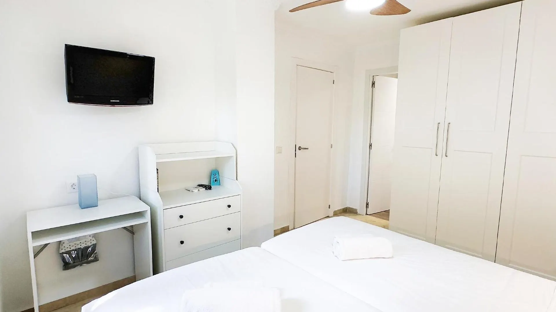 1 Bedroom Apartment Second Line Beach- Parque Marbella Building